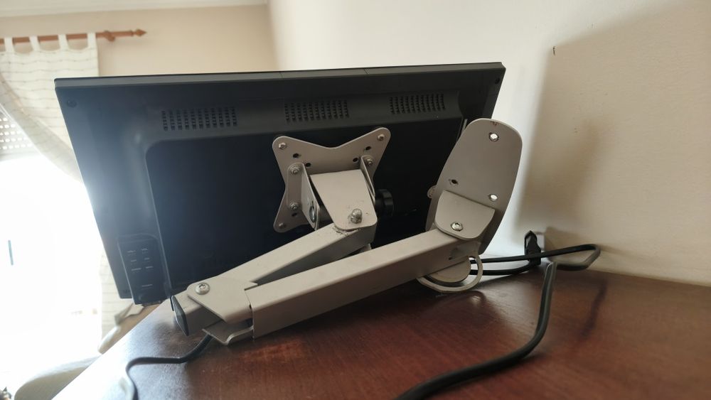 TV para autocaravana com suporte