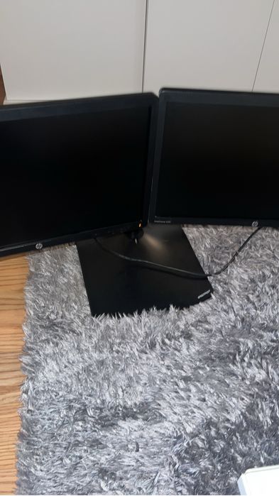 Suporte com dois monitores incluidos