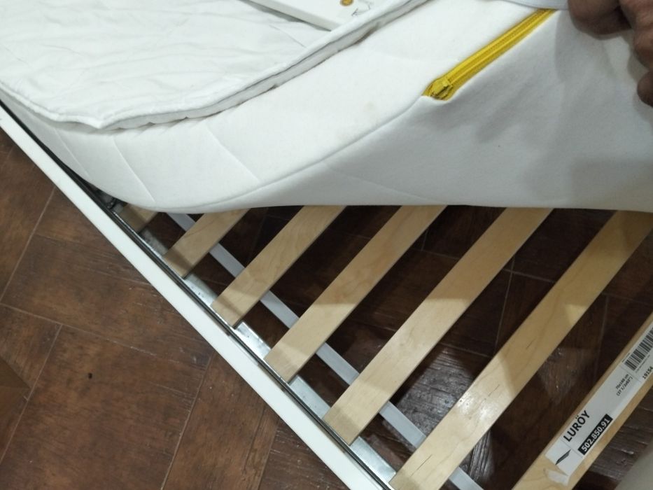 Cama criança com estrado e colchão