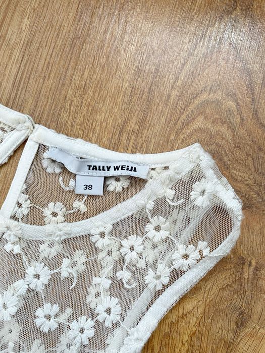 Krótka sukienka w kwiatki/koronka