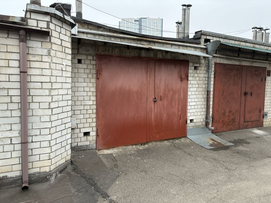 Здам гараж, склад по вул.Деміівська 37