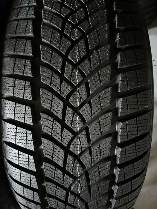 225/50/18 R18 Goodyear Ultra Grip Perfomance GEN1 4шт нові зима