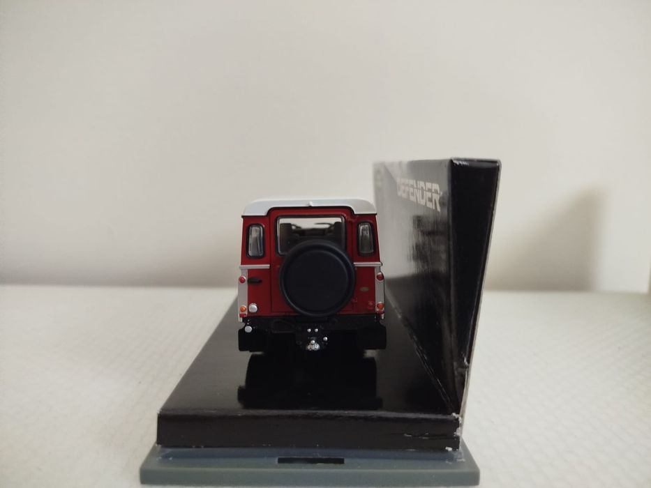 Miniatura Land Rover Defender 110 Nova 1/43