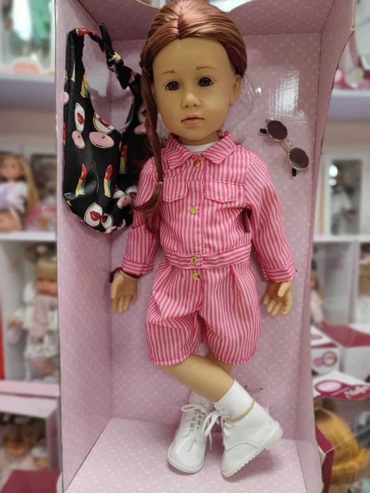 Лялька кукла Laura Gotz у рожевому костюмі, 50 см