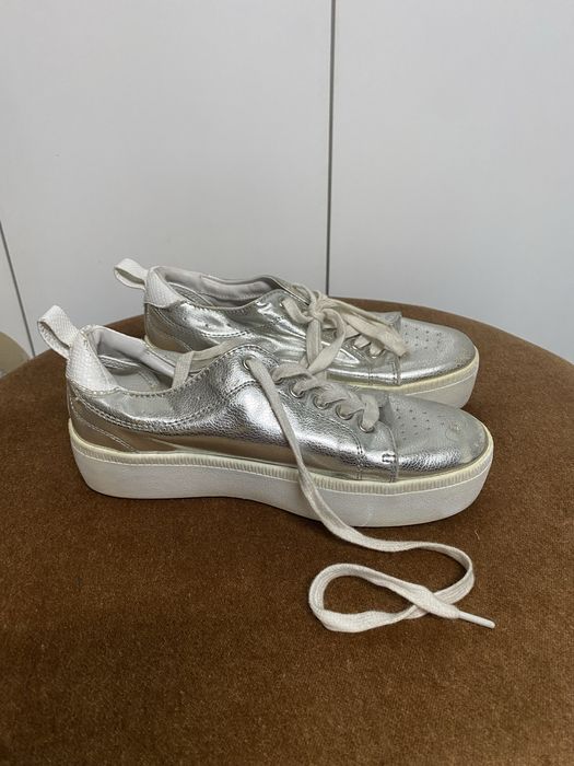 Sapatos cor prateado/cinzentos Bershka