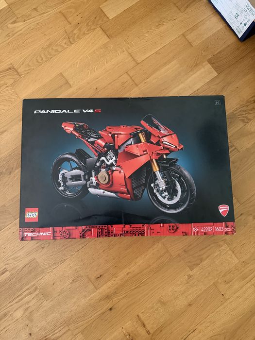 LEGO Technic Мотоцикл Ducati Panigale V4 S 42202