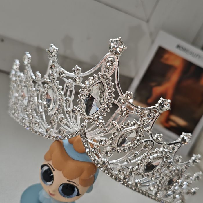 Тіара, діадема, корона, аксесуари для волосся