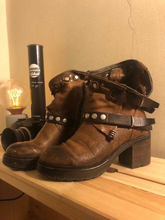 Botas de Pele Novas