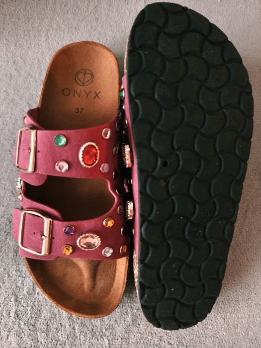 Klapki z kryształkami