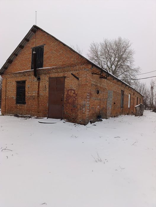 Продам приміщення в центрі села