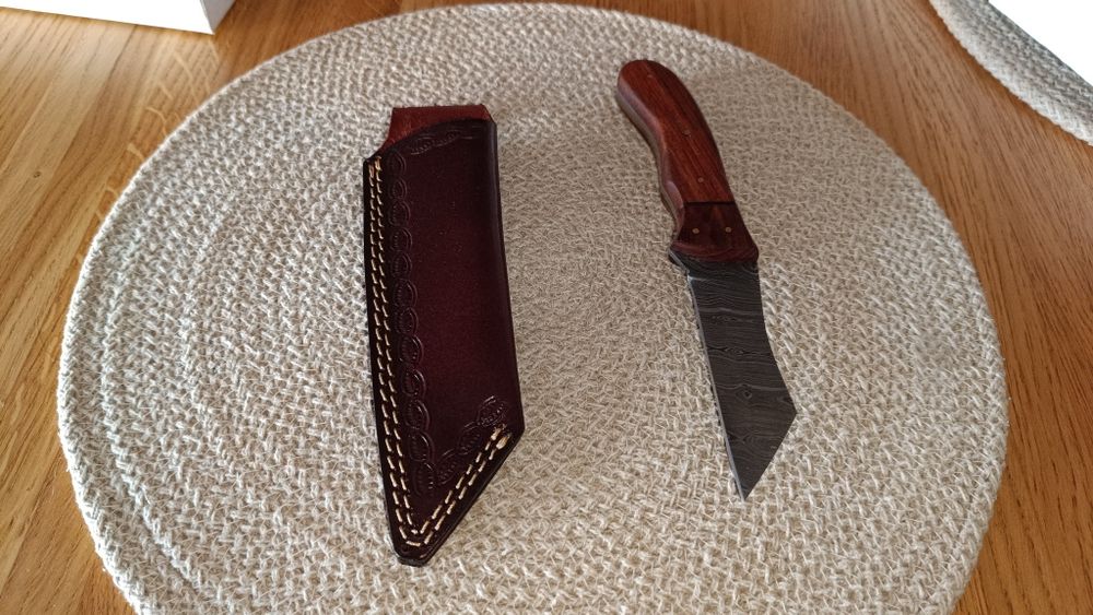 Nóż Damast survivalowy ręcznie robiony