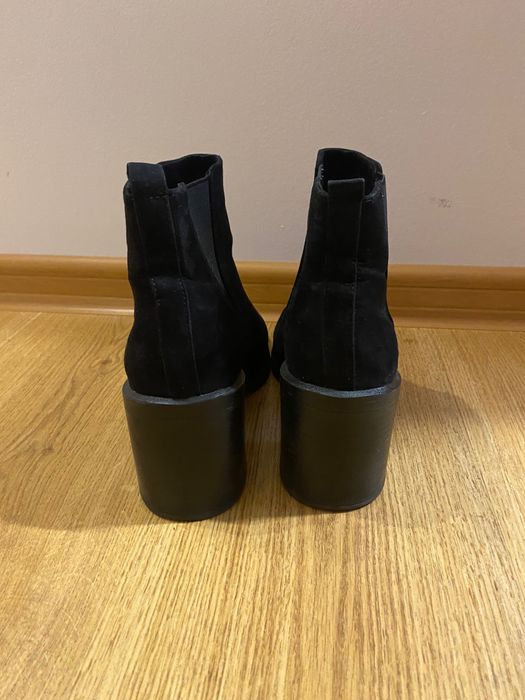 Czarne botki zamszowe nr 39 Stradivarius