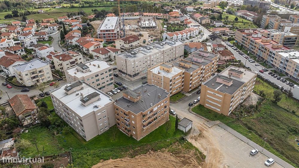 Apartamento T2 com suite e garagem fechada, em Nogueira, Braga!