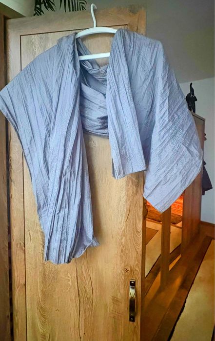 Szalik apaszka szara przeplatana srebrną nitką