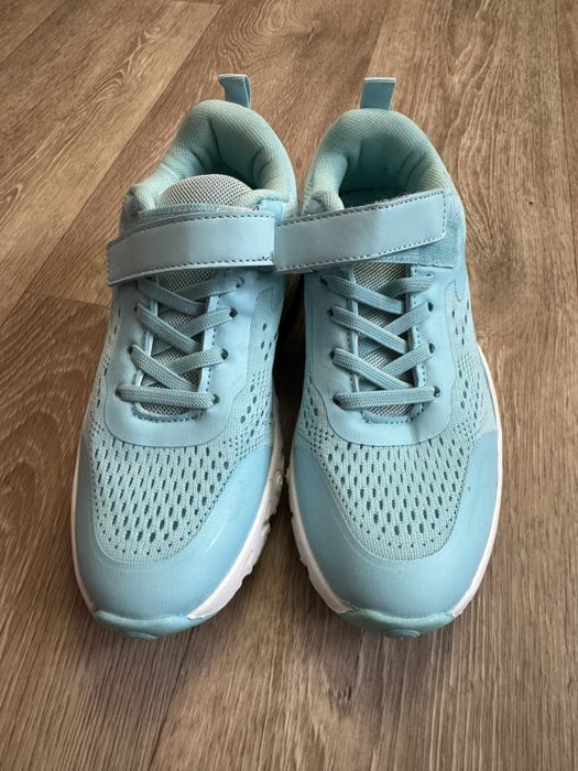 Кроссовки reserved