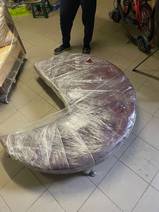 Диван з 4 елементів та підставкою під ноги.