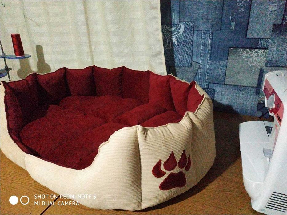 Лежак для котів і собак, можливо, з іменем