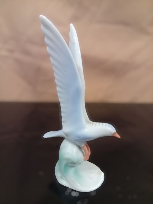 Винтажная фарфоровая статуэтка Чайка на волне, Hollohaza, Венгрия.