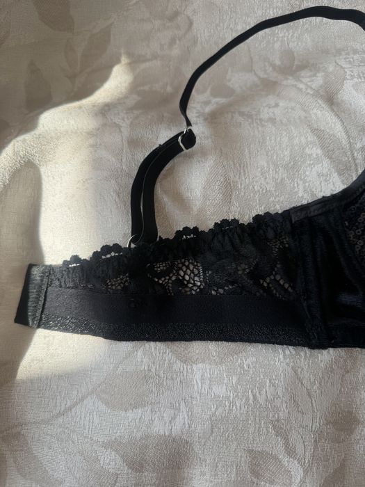 Biustonosz Intimissimi czarny koronka cekiny 75C