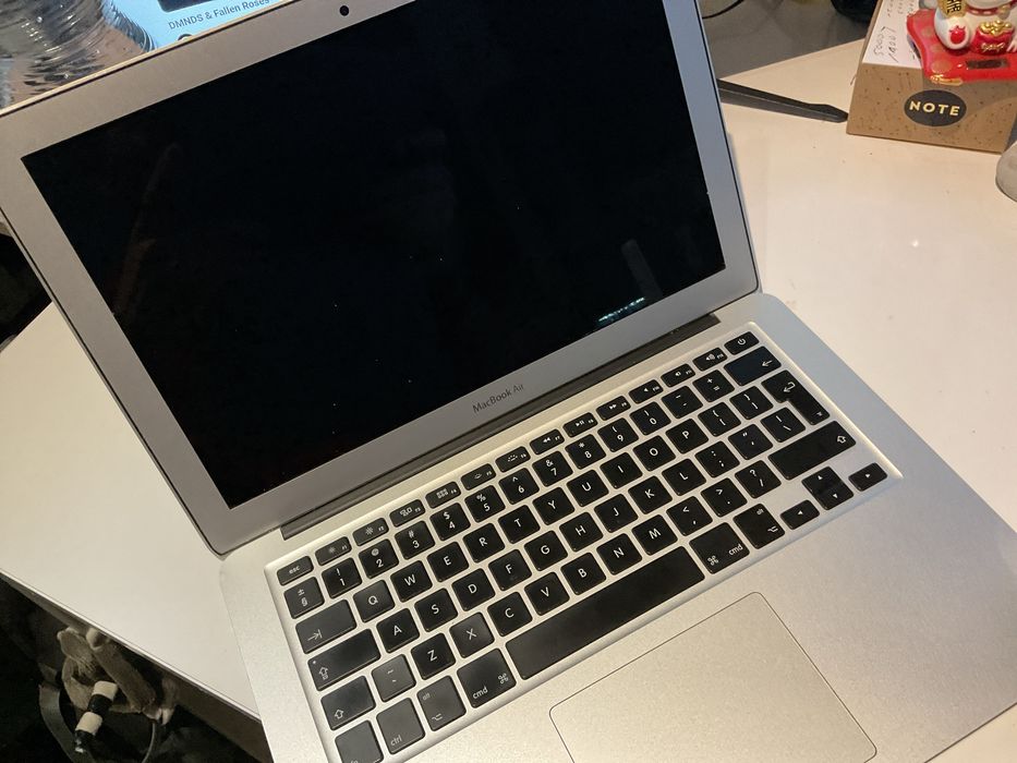 Macbook Air A1466 używany