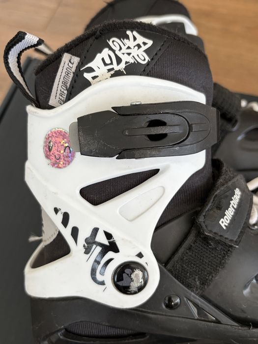 Rolki 29-33 Rollerblade bialo cArne FURY
