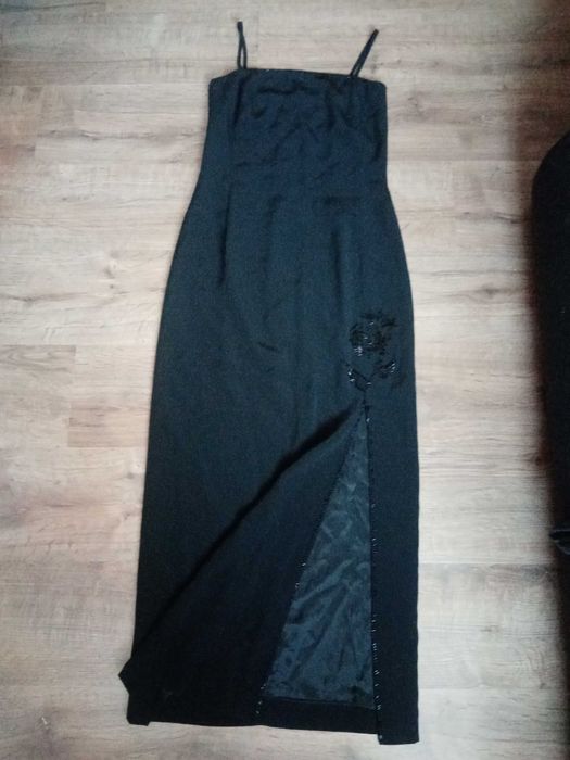 Sukienka czarna długa