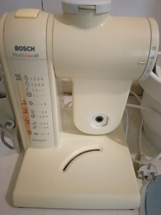 Кухонний комбайн Bosch ProfiMixx 46 — робочий, з насадками