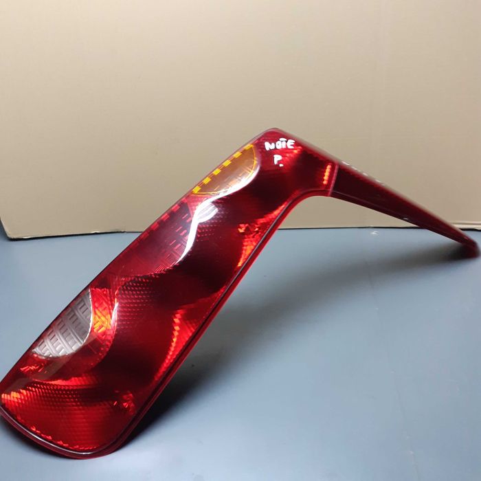 Lampa tylna Nissan Note E11 prawa