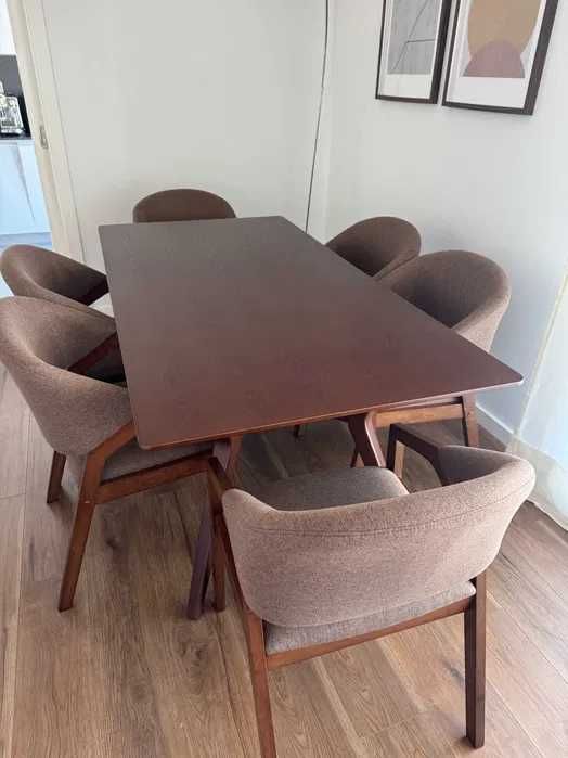 Conjunto de 6 cadeiras estofadas em madeira maciça