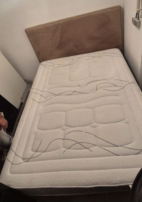 Cama com colchão 1,95 x 1,50