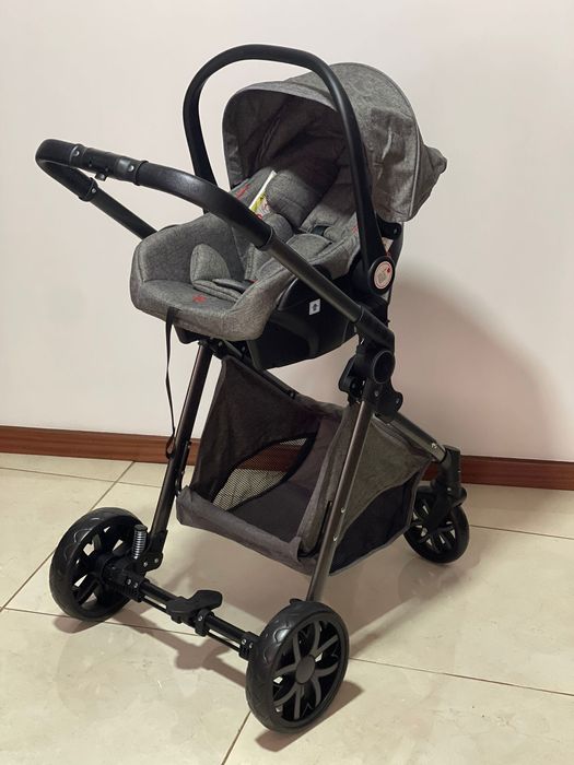 Carrinho de bebê trio como novo