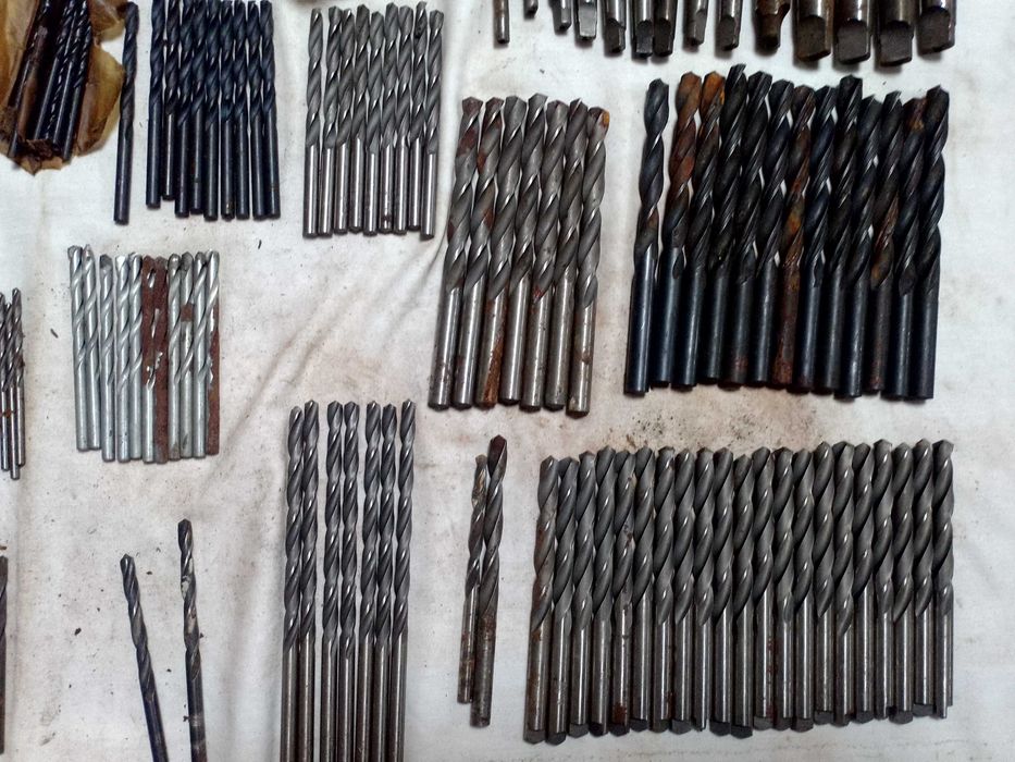 Сверла,патроны,метчики,лерки,держатели,развертки