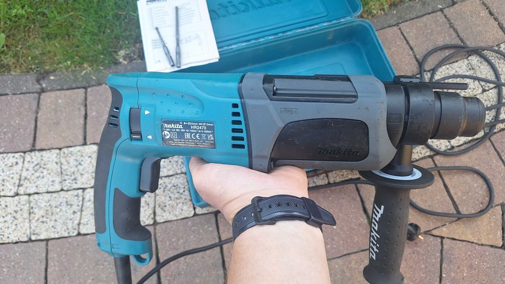 Młotowiertarka Makita HR2470, 780W 2,7J + wiertła 2024r