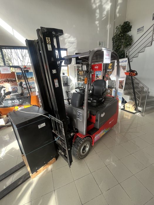 Empilhador eletrico Manitou ME318 - semi novo