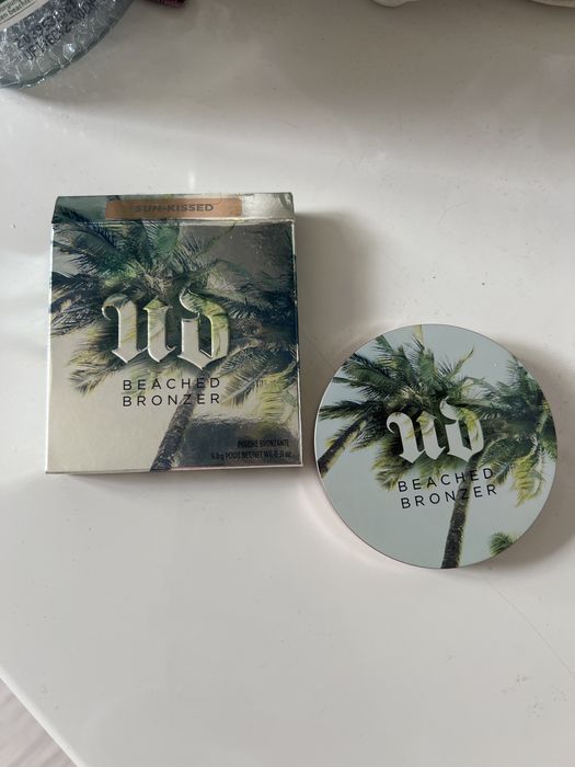 Пудра-бронзер Urban Decay Beached Bronzer у відтінку Sun-Kissed