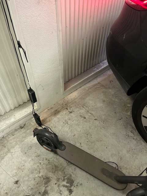 Trotinete Elétrica XIAOMI MI Essential (250W - Autonomia: 20 Km - Preto)