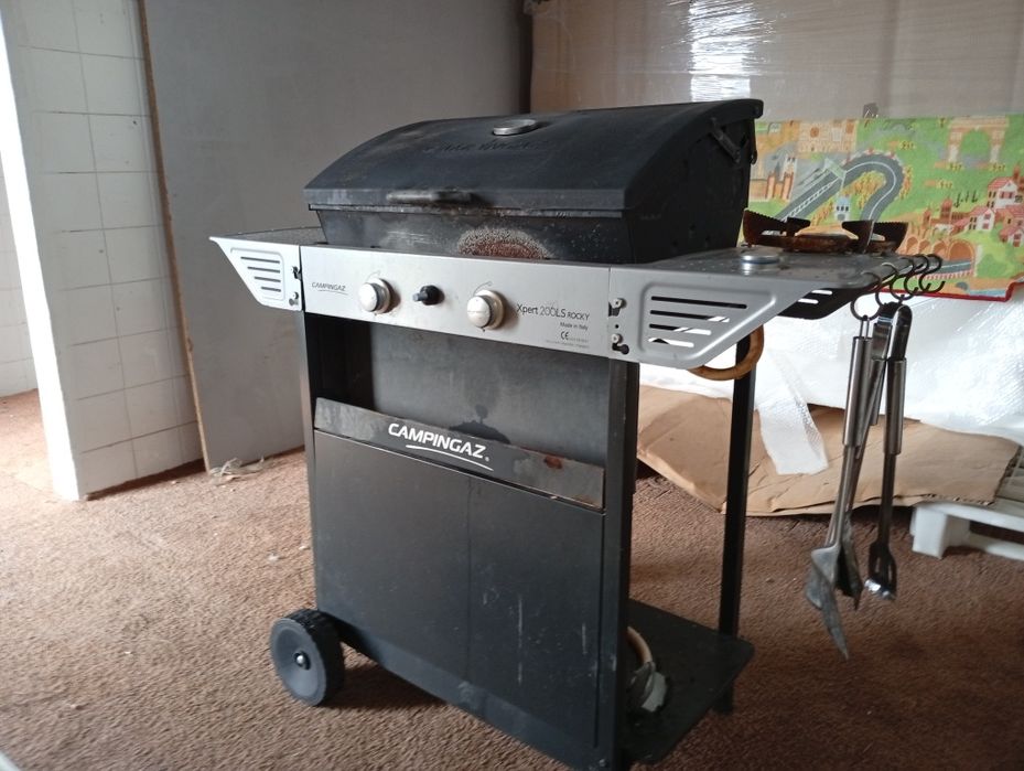 Barbecue a gaz com fogão de uma boca