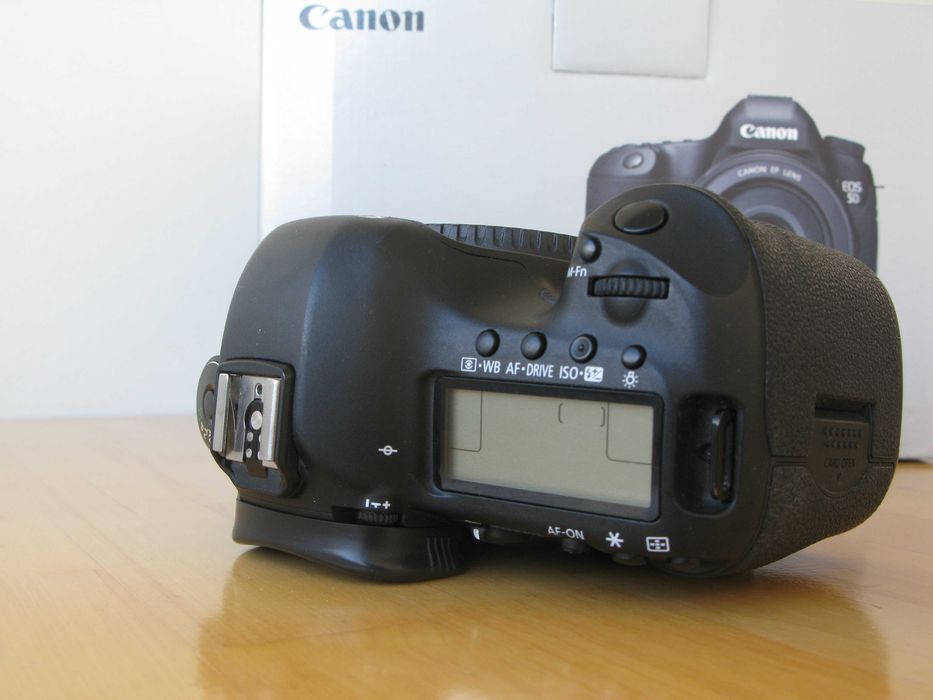 Máquina fotográfica digital Canon 5D III e acessórios