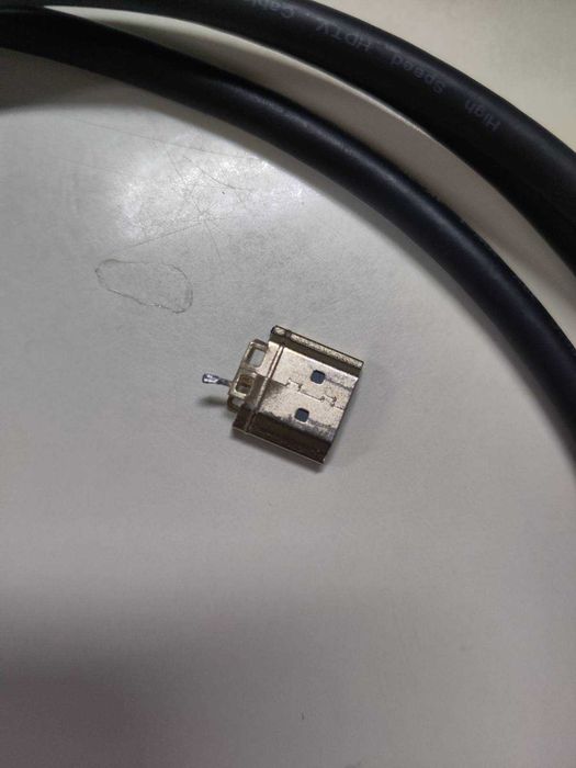 Cabo HDMI partido oferecido