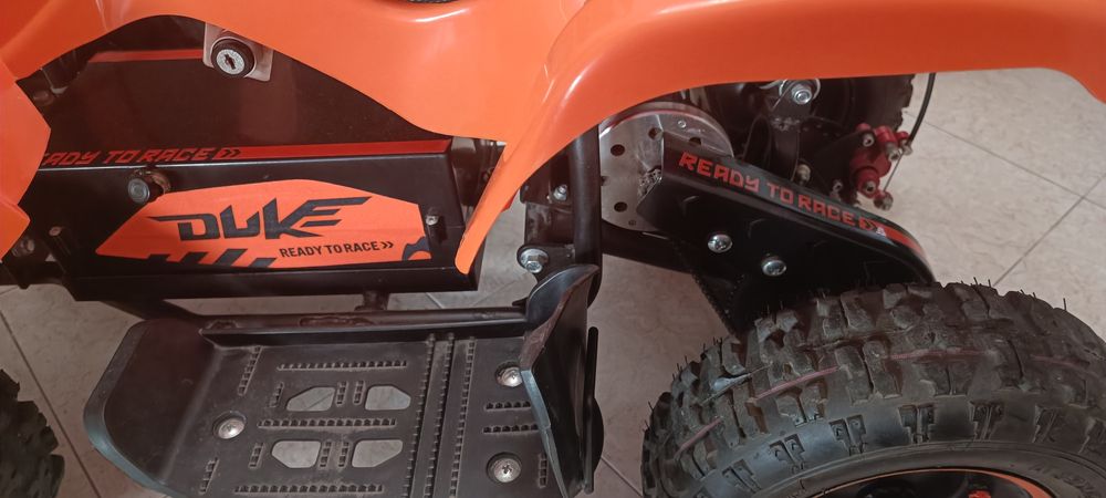 Mini moto 4 laranja elétrica em muito bom estado
