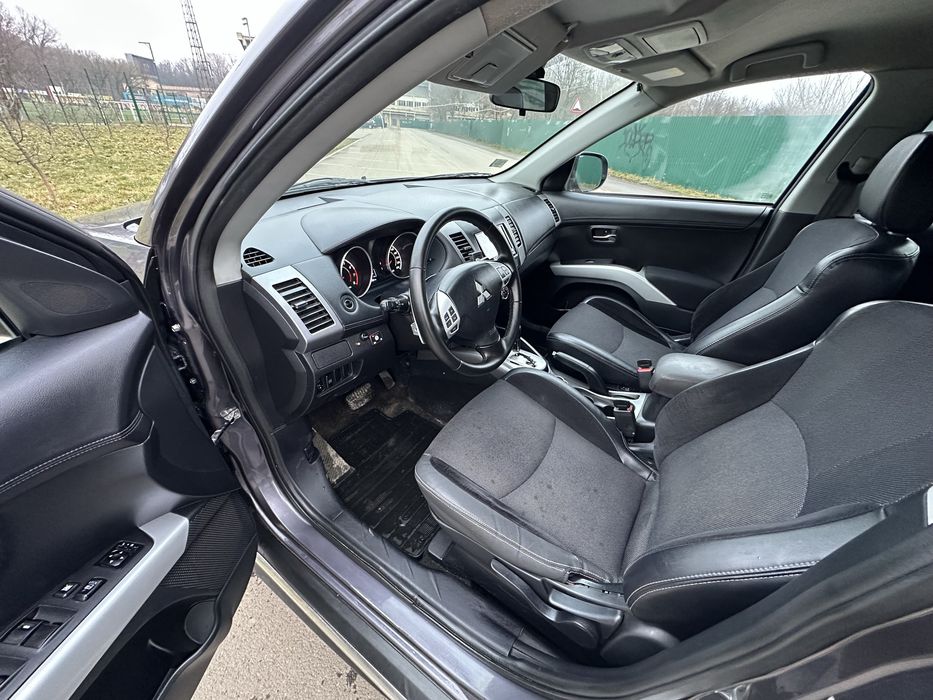 Mitsubishi Outlander XL   4x4 AVTOMAT