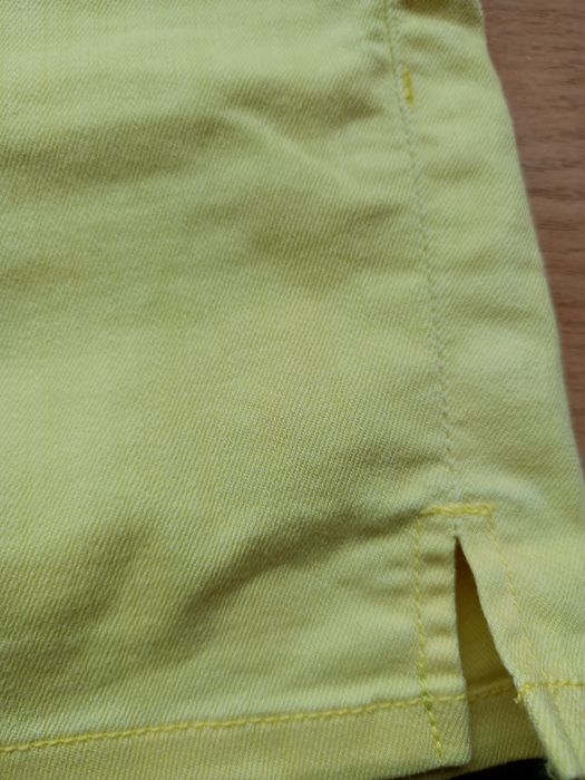 Cytrynowe spodenki Vero moda