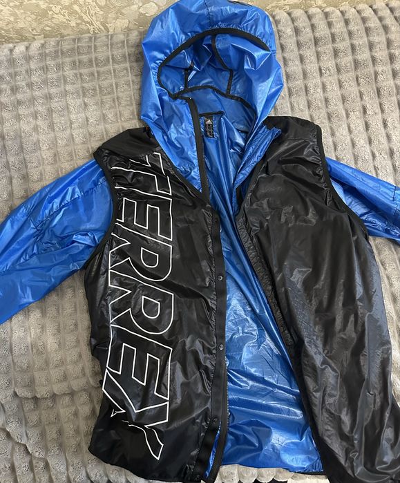 Продам курточку Adidas Terrex