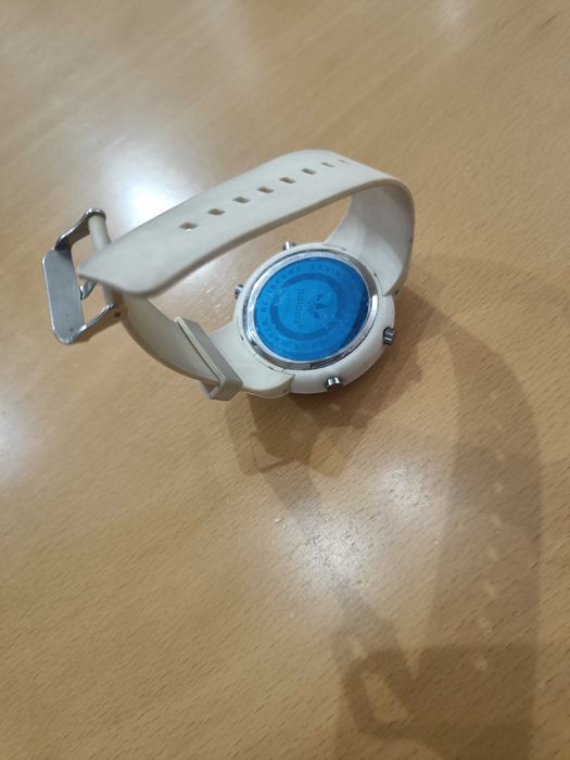 Relógio Adidas Branco Unissexo – Estilo e Simplicidade