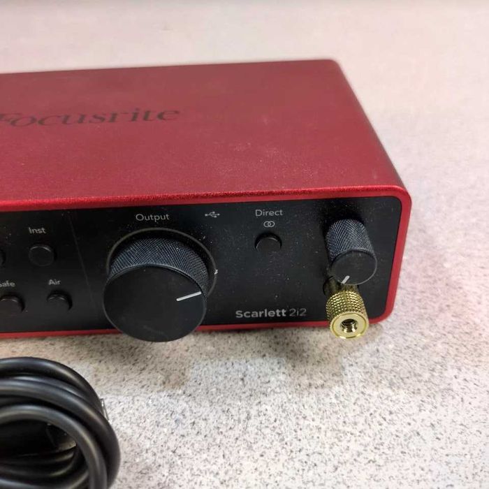 Focusrite Scarlett 2i2 4 gen. USB-C + kabel, działa jak nowy