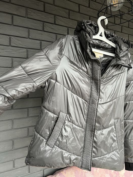Куртка  Michael Kors сірого кольру.