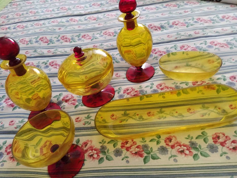 Conjunto 6 peças em cristal amarelo e vermelho muito antigo