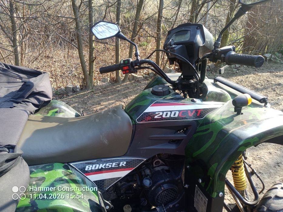 Quad 150 plus dwa kaski