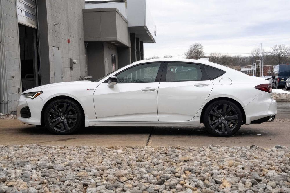 Acura TLX      2023
