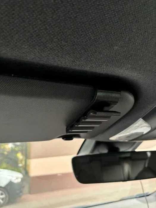 Uchwyt na okulary do samochodu